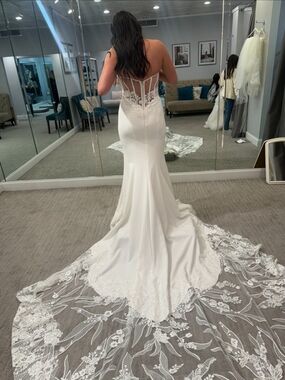 Pronovias Lace-Train Mermaid Wedding Dress
